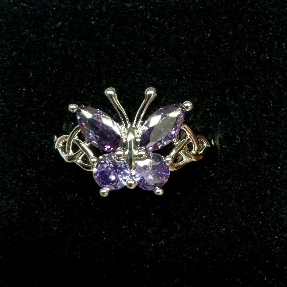 Chic Sparkling Butterfly Design Inlaid Shining Zirconia Symbol Of Beauty Ring